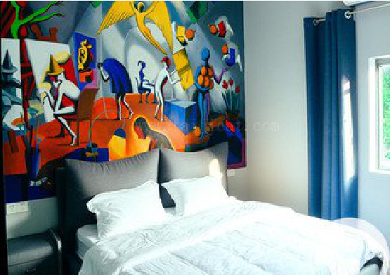 西畴对于酒店的墙体彩绘而言更注重哪些方面？